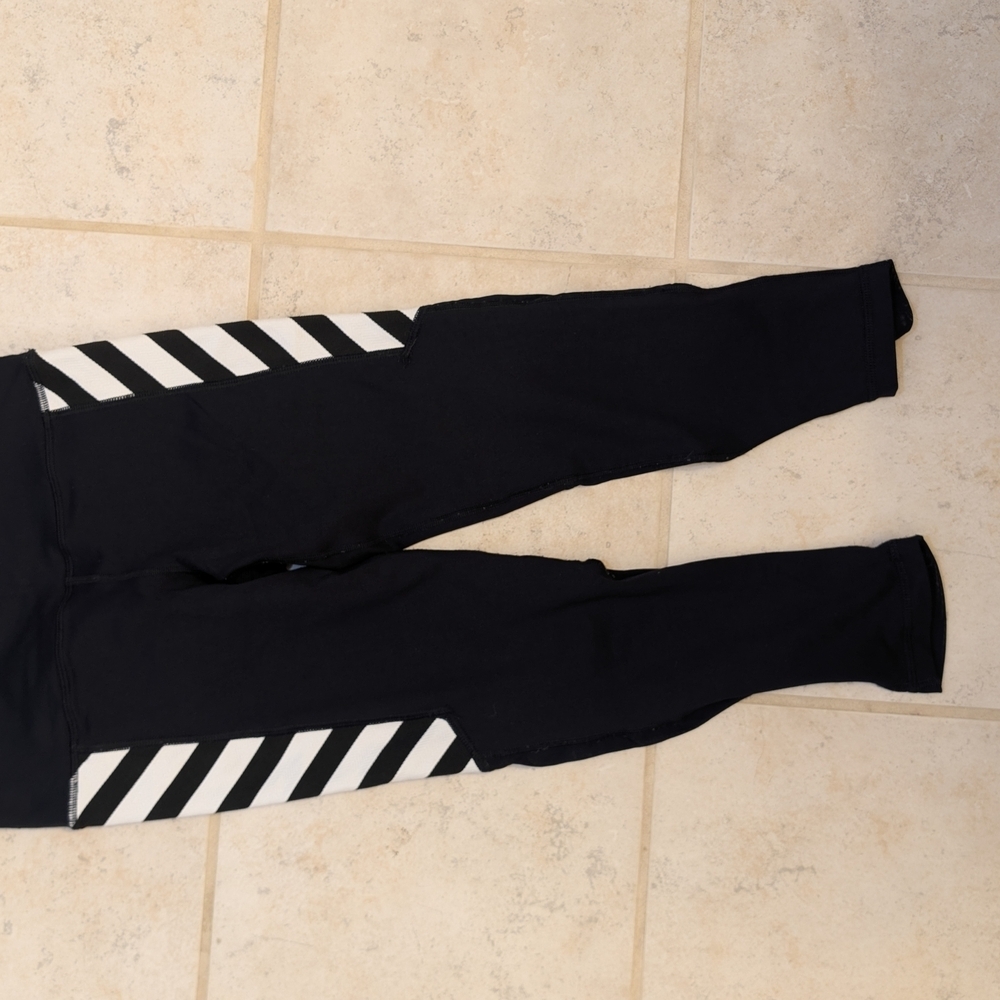 Black and White Striped Leggings - Picture 6 of 8